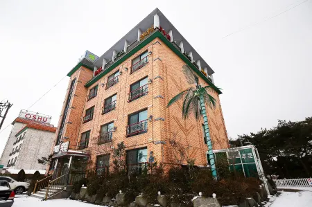 Anmyeondo Haesong Отели рядом с достопримечательностью «Ch'ŏngp'odae-haesuyokchang»