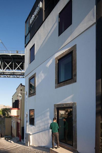 施設外観 オー ポルト アパートメンツの写真