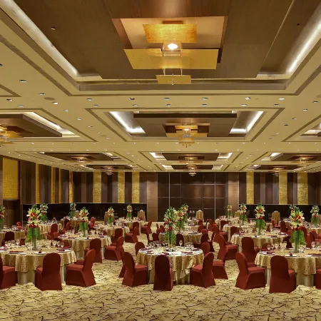 Hotel Sahara Star