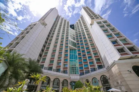 Hotel the Royal Plaza Отели рядом с достопримечательностью «Суоми Вивекананд Гарден»