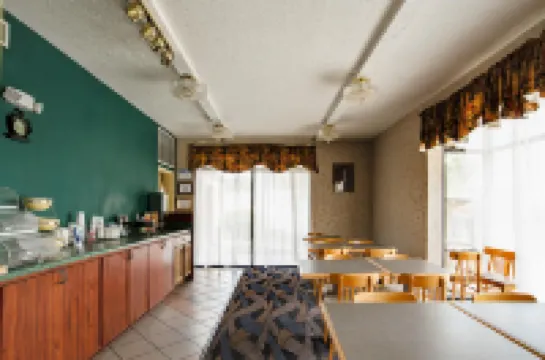 Suburban Studios Hinesville - Fort Stewart Area Hotels in Hinesville
