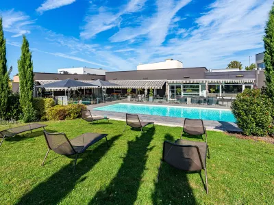 Novotel Reims Tinqueux Hôtels à proximité de : Centre commercial Carrefour Reims Tinqueux