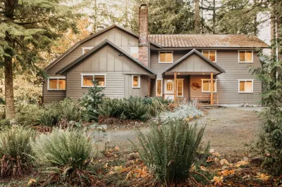 Mt Baker Lodging Cabin 3 is a Very Large Cabin on Acreage