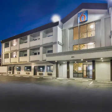 Motel 6 Atlanta, GA - Downtown Отели рядом с достопримечательностью «Станция метро "Файв Пойнтс"»