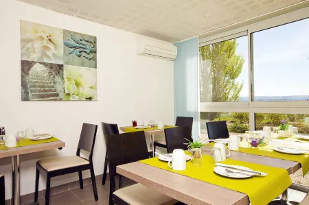 Apparthotel Séjours & Affaires Manosque Отели в г. Маноск