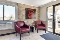 Red Roof Inn Suffolk فنادق في Suffolk