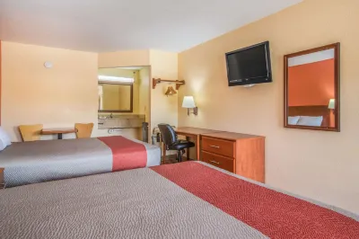 Rodeway Inn & Suites فنادق في ماكون