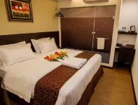 J Suites Hotel - parkir