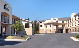 Days Inn & Suites by Wyndham Laurel Near Fort Meade