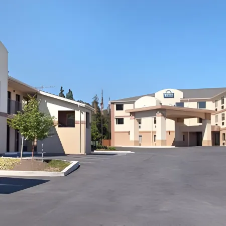 Days Inn & Suites by Wyndham Laurel Near Fort Meade