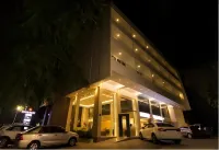 Roopa Elite Các khách sạn gần Jayalakshmi Vilas Complex Museum
