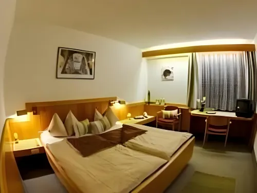 Serways Hotel Steigerwald - Motels