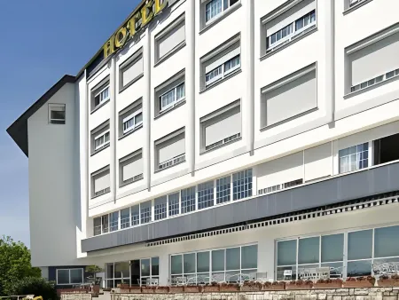 Hotel Avenida Отели в г. Сан-Себастьян