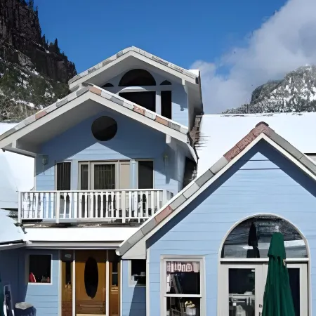 Black Bear Manor