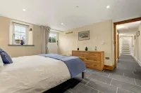 Awel y Môr - 3 Bedroom Cottage - Whitesands - parking