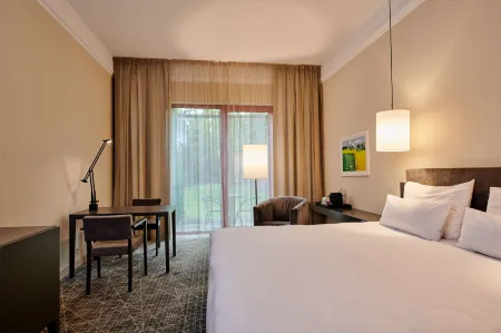 NH Collection Prague Отели рядом с достопримечательностью «Зеркальный лабиринт»