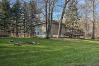 Family-Friendly Woodbury Home with Yard and Deck!