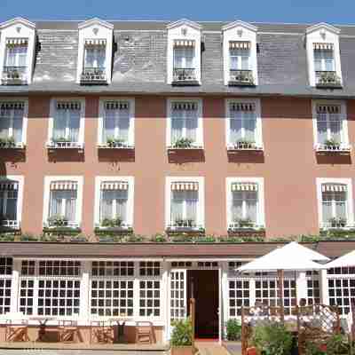 Hôtel Le Lion d'Or et Restaurant La Table du Lion Hotel Exterior