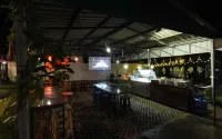 Atom Poshtel Hotel di Mae Sariang