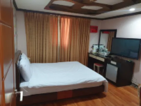 Chilgok Seokjeok Venus Hotels near Yangmok Station