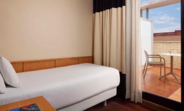 iStay by NH Ciudad de Valencia Hotel