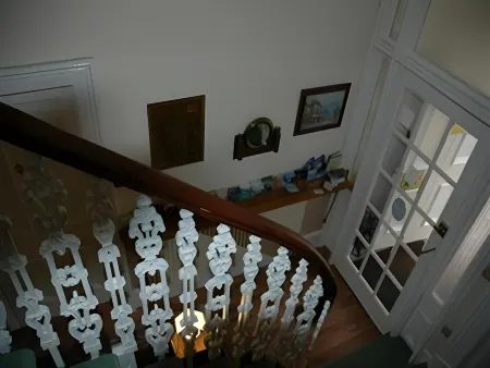 Eglinton Guest House Отели рядом с достопримечательностью «Библиотека Форхилл Бранч»