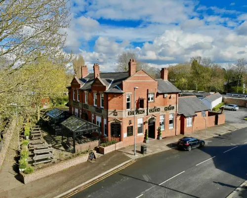Bowling Green Hotels near Didsbury