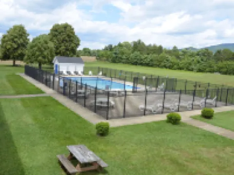 เดย์สอินน์ บายวินด์แฮม ลูเรย์ เชอนานโด โรงแรมในPage County