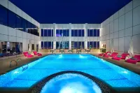 Courtyard Riyadh Olaya - Rooftop Pools