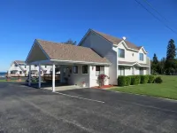 Bridge View Motel & Condo's فنادق في Mackinaw Township