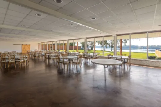 Super 8 by Wyndham Riverside Al