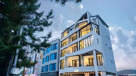 Yangyang L9 Pension Отели рядом с достопримечательностью «Jukdo Beach»