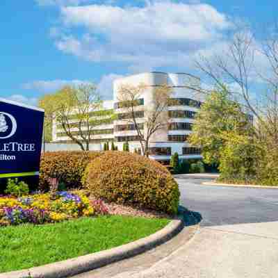 Hilton Charlotte Executive Park Hotel Exterior