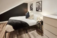 Host Stay Trafalgar Road Hotels near Reddings Lane Playground and Park