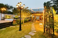 Huong Lan Hotel Noi Bai Airport Hotels near Quảng Trường Vạn Xuân