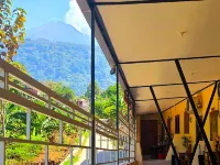Holi Homestay Trawas Hotels in Trawas