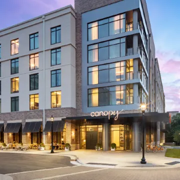 Canopy by Hilton Charlotte SouthPark Отели рядом с достопримечательностью «Торговый центр SouthPark»