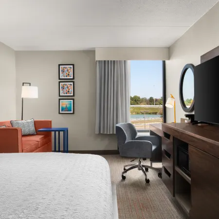 Hampton Inn Norfolk/Virginia Beach Отели рядом с достопримечательностью «Регентский университет»