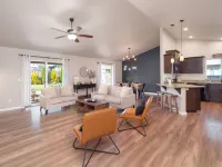 The Watusi Place - A Modern Umpqua Valley Getaway
