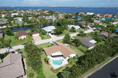 5 Star! Sleeps 9, 4Br/3BA  Home w/ Pool, Spa + Fenced Yard – Near Beaches