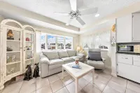 3rd to Beach*Beautiful,Victorian, covered Porch,heartof B.H,Across Veterans Prk