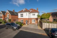 'Spire View'  New Forest Holiday Home - 3 minutes walk to the open forest