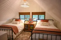 Acorn Acre luxury 3-bed A-frame cabin in the woods