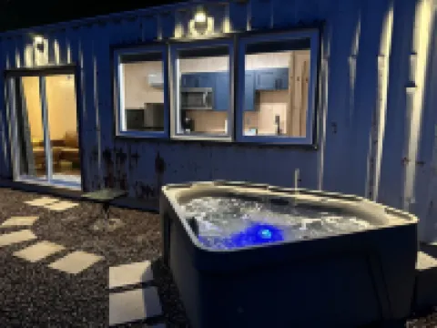 This IS the One! Shipping Container Cabin-View-Wifi-Natural Bridge-Nada Tunnel Hotels in Powell County