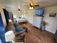 Beautiful Modern Farmhouse Studio Cottage!