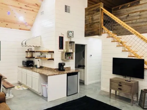 Knotty Squirrel Unit 3 Multibedroom Suite