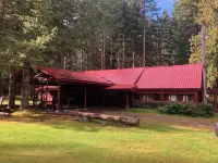 Front Lodge - 0.4 Miles from Mt. Rainier Entrance Hotels near Longmire Museum