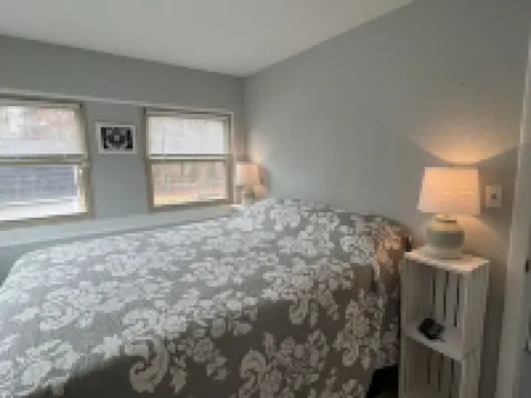 Walk to the Beach! Two bedroom cottage in Swifts Beach community. Hotels in Wareham