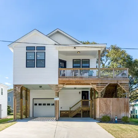 Dog friendly-perfect central location in OBX, few minutes walk from the beach