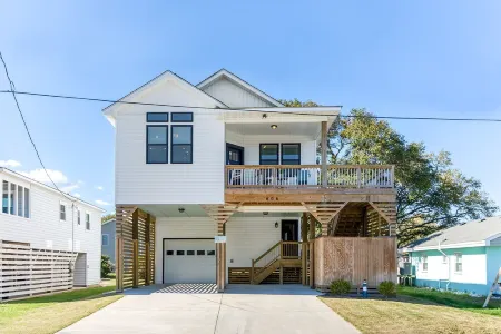 Dog friendly-perfect central location in OBX, few minutes walk from the beach
